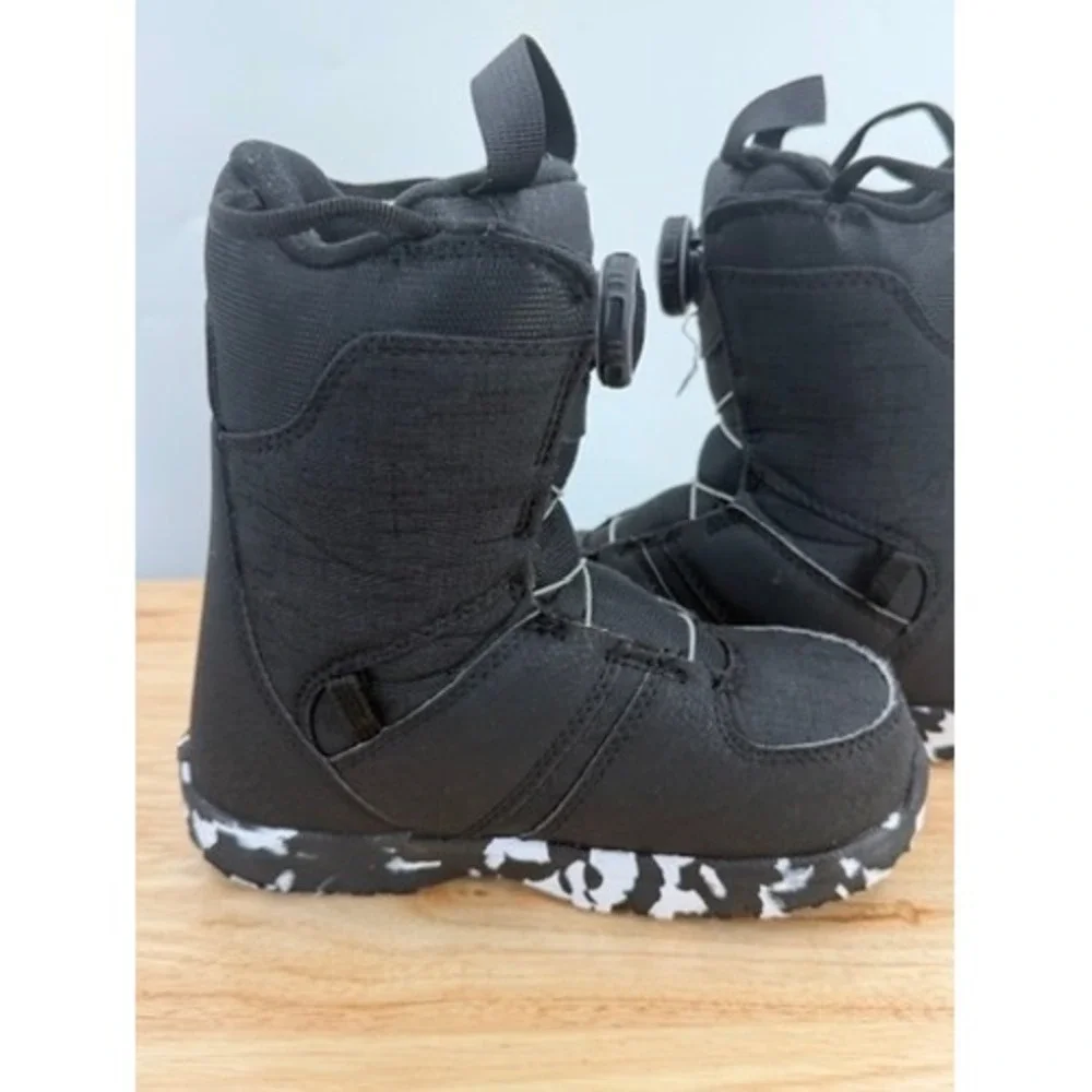 Burton Grom BOA Kids Snowboard Boots Black White 1K 15089102